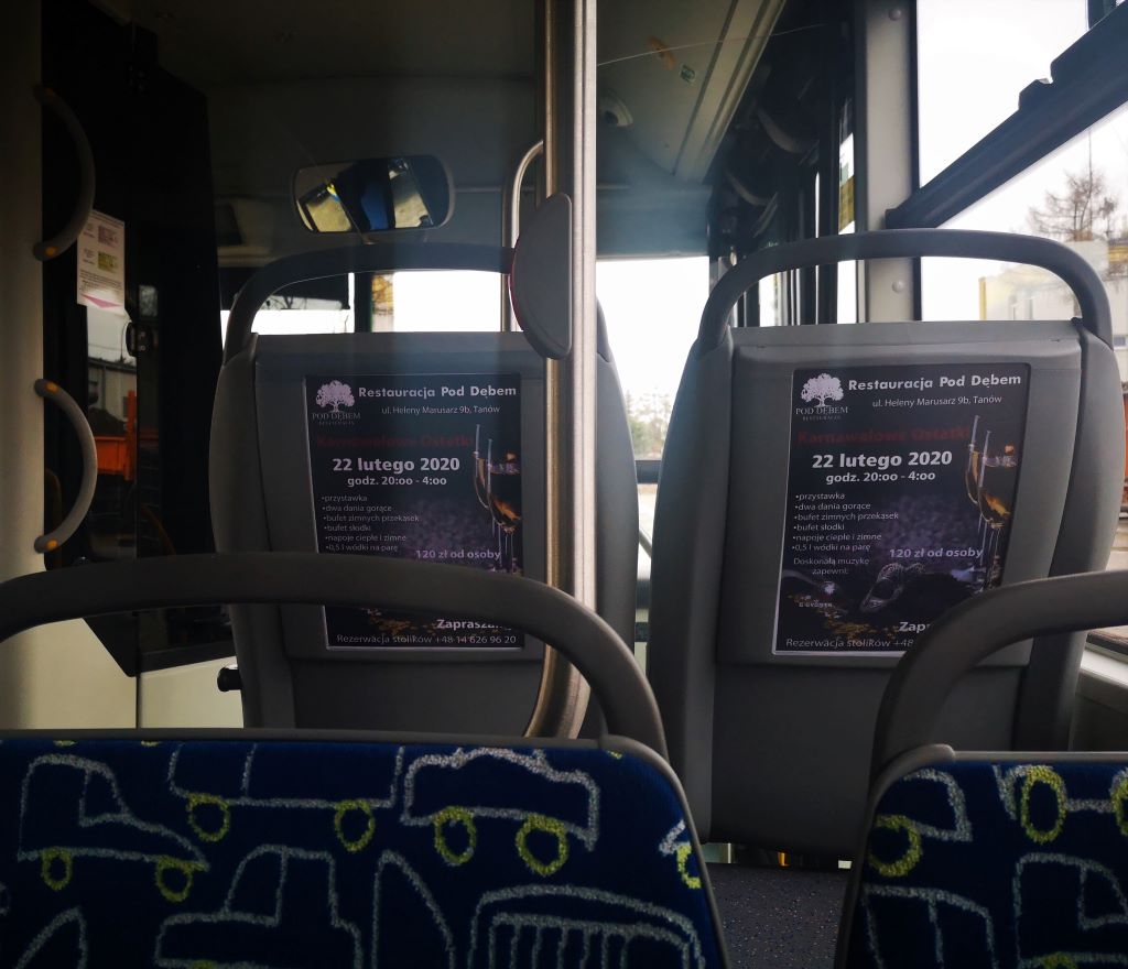 Reklama na siedzeniach w autobusie